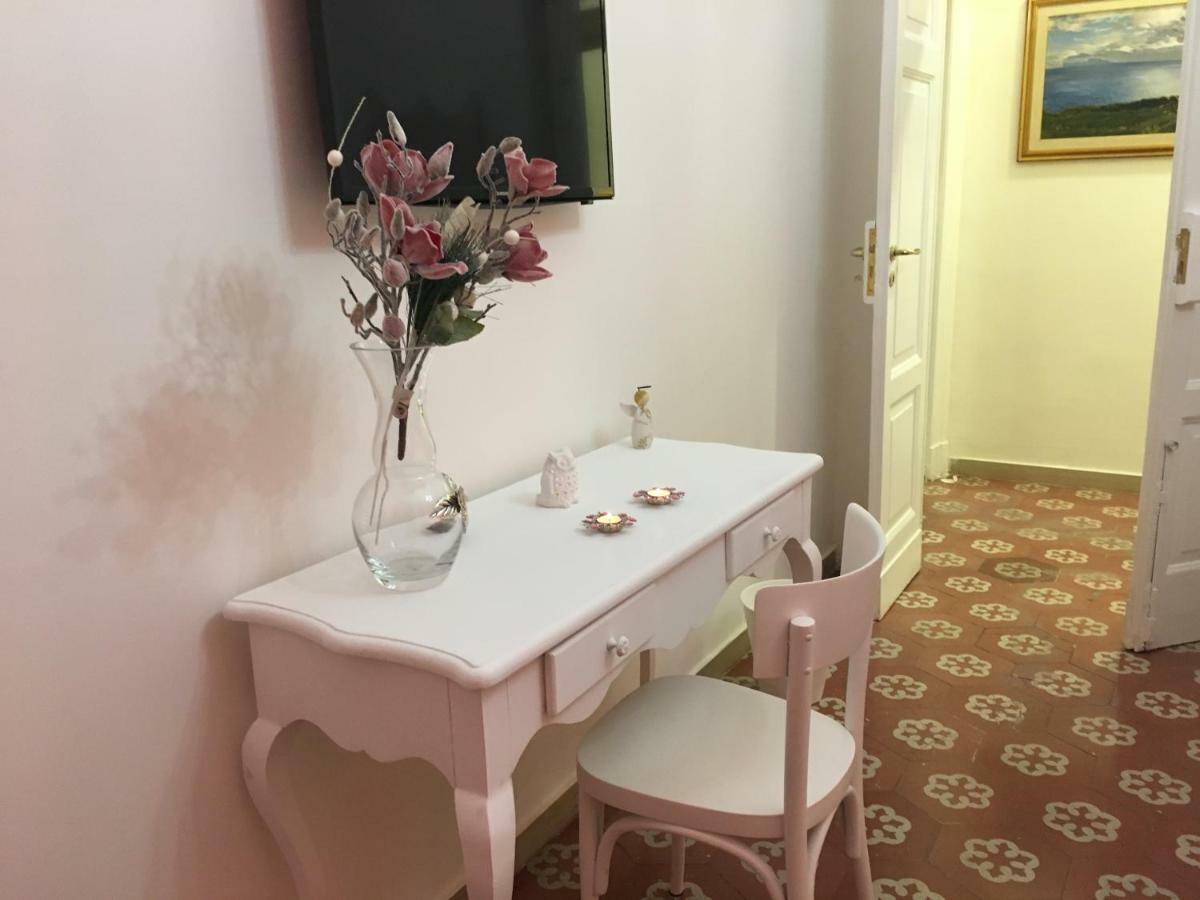 B&B Resta Cu Mme Naples Extérieur photo